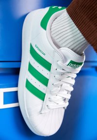 adidas Originals SUPERSTAR XLG - Sneakers - white/green