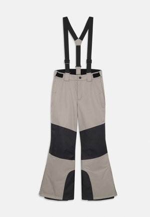 Calças de esqui com suspensórios pretos ajustáveis, feitas de um tecido cinza e preto, com um design de perna larga e múltiplos bolsos.