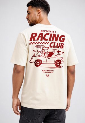 Neverless, HERREN T-SHIRT - RACING CLUB - OVERSIZED RELAXED FIT SOMMER - Print T-shirt - hell-beige