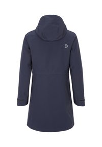 Tummansininen pitkä sadetakki hupulla, säädettävillä rannesiteillä ja pienellä valkoisella logolla yläselän oikealla puolella, näkymä takaa.