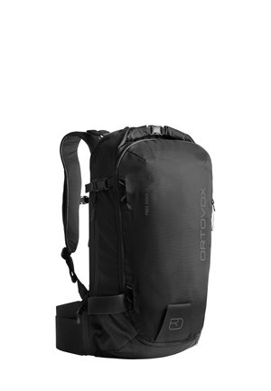 Schwarzer Rucksack mit einem schlanken Design, aus strapazierfähigem Stoff gefertigt. Verfügt über verstellbare Schultergurte, eine Fronttasche und ein Logodetail.