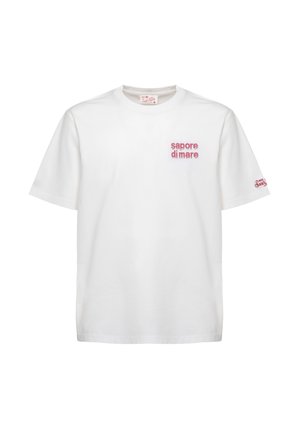T-shirt bianca a manica corta con collo rotondo con scritta rossa "sapore di mare" sul petto sinistro e piccolo logo rosso sulla manica destra.