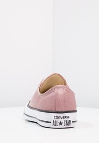 Converse Matalavartiset tennarit - light pink
