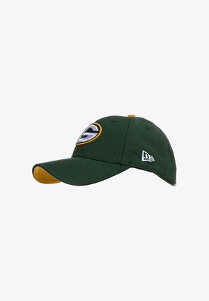 Gorra de béisbol verde oscuro con parte inferior amarilla, logo de Green Bay Packers en el frente y logo blanco de New Era en el costado.