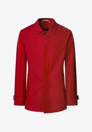 Czerwony, długi płaszcz z długim rękawem wykonany z gładkiego materiału. Posiada kołnierz, zapięcie na guziki oraz kieszenie boczne. Dopasowany krój z regulowanymi mankietami.