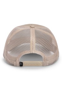 Gorra de malla beige con una parte superior sólida y correa ajustable. El diseño de malla abierta en la parte trasera permite la circulación de aire, con una forma redondeada.