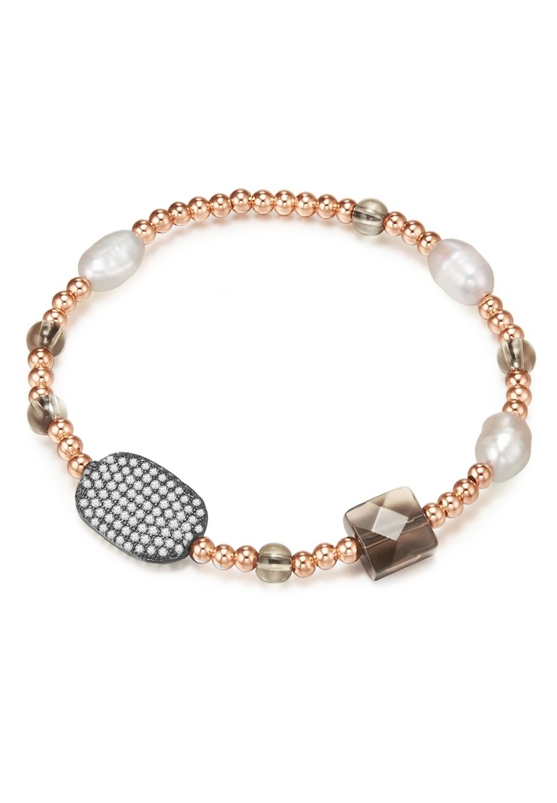 La pulsera de cuentas en color oro rosado cuenta con perlas redondas, cuentas grises y dos bloques decorativos; uno con detalles en negro y plata, y el otro transparente.