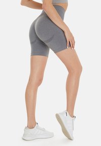 SQUATPROOF ROW SEAMLESS - Shorts - light grey