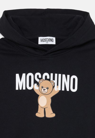 Zwarte hoodie met een beer graphic en het "MOSCHINO" logo in het wit. Heeft een zachte textuur en een kangoeroezak.