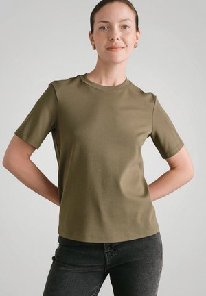 - T-shirt basic