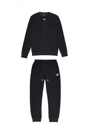 Felpa nera e joggers coordinati in tessuto morbido. Presenta accenti gialli del logo sul petto e sulla coscia, polsini elasticizzati e coulisse regolabile.
