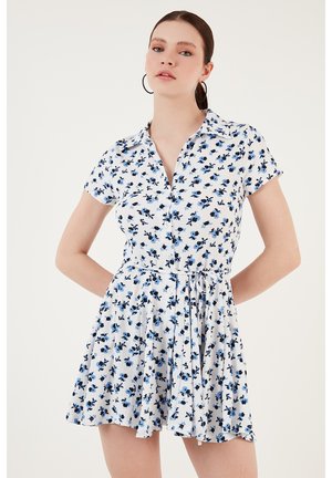REGULAR FIT - Robe chemise - white