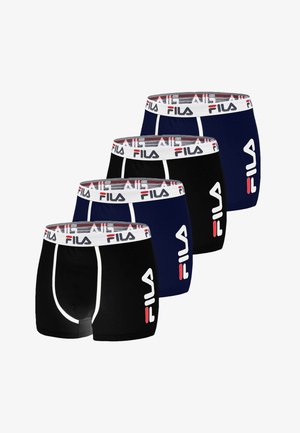 Quatre paires de boxers Fila en noir et marine, avec un panneau frontal blanc, des ceintures élastiques avec un logo en rouge et blanc.