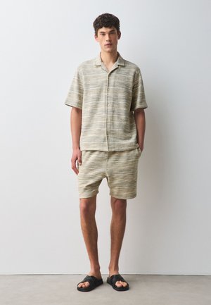 Next, REGULAR FIT - JERSEY TEXTURED SHORT SLEEVE SHIRT  . - Chemise - green
