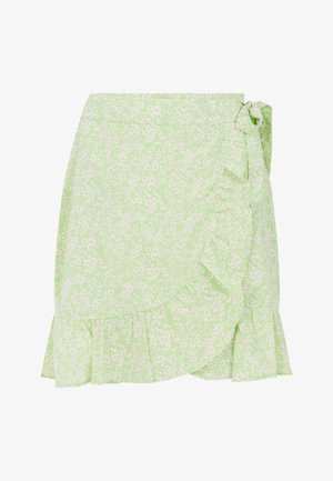 Zelena cvjetna suknja s volanima, s malim uzorkom ružičastih i bijelih cvjetića, s detaljem vezanja sa strane, izrađena od lagane tkanine.