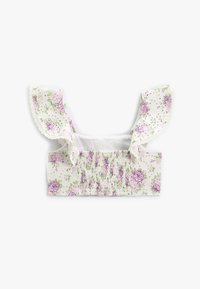 Bloemige crop top met lila en groene patronen op een witte achtergrond. Heeft gerimpelde mouwen en een gesmokt lijfje voor een rekbare pasvorm.