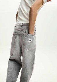 Bershka Relaxed fit -farkut - grey