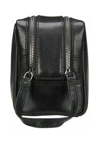 Borsa nera in pelle con due cerniere argento sul davanti, forma rettangolare, manico corto e superficie liscia.