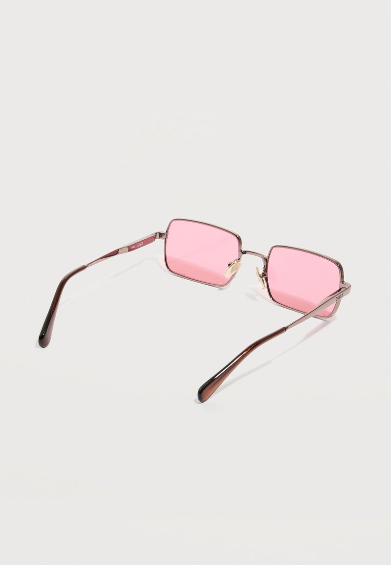 Quay Australia Rose-Tinted Sunglasses NEW ! Rare Quay Australia High Key Silver Frame with Pink  main image 4