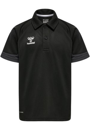 Schwarzes Kurzarm-Polohemd mit traditionellem Kragen, zwei Knöpfen auf der Knopfleiste und dezenten Netzakzenten an den Ärmeln. Hummel-Logo auf der Brust.
