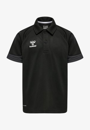 Czarna koszulka polo z krótkim rękawem z tradycyjnym kołnierzykiem, z dwoma guzikami na plastrze oraz subtelnymi akcentami siateczkowymi na rękawach. Logo Hummel na piersi.