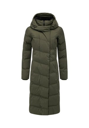 Manteau en duvet long à capuche de couleur vert olive. Présente un design matelassé avec des motifs géométriques et une fermeture éclair pour la chaleur et le confort.