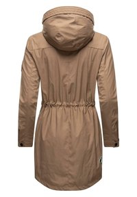 Imperméable long marron avec capuche, taille élastique, manches longues avec poignets boutonnés et un petit logo près de l'ourlet inférieur dans le dos.