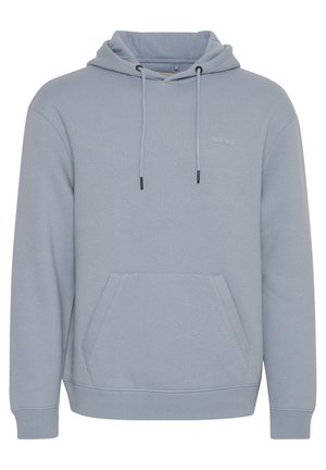 Világoskék kapucnis pulóver puha anyagból, elöl kenguruzsebbel, állítható húzózsinórral ellátott kapucnival és minimális log�óval a mellkason.