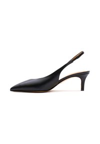 Schwarzer Slingback-Pumps aus Leder mit spitz zulaufender Zehenpartie, schlankem Knöchelriemen und dezent geschwungenem Absatz. Glatte Textur und elegantes Design.