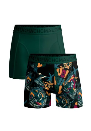 Divi pāru vīriešu bokserbiksītes: vienas zaļas krāsas vienkrāsainas, otras ar melnu pamatni, kas rotātas ar krāsainiem grafiskiem rakstiem un ar zīmola jostu.