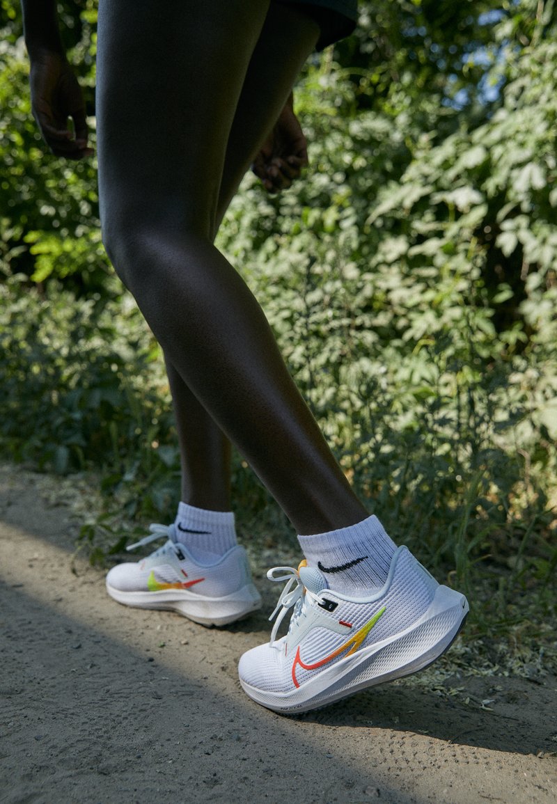 zoom fly 3 white black university blue laser orange
