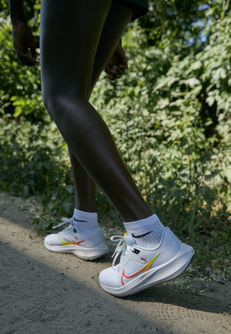 Nike Performance AIR ZOOM PEGASUS 40 - Neutral running shoes - white/picante tint/laser orange/volt/black/white - Zalando.co.uk