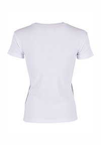 T-shirt blanc à manches courtes en côte, présentant un col rond classique et un design ajusté, fabriqué en matériau de coton doux.