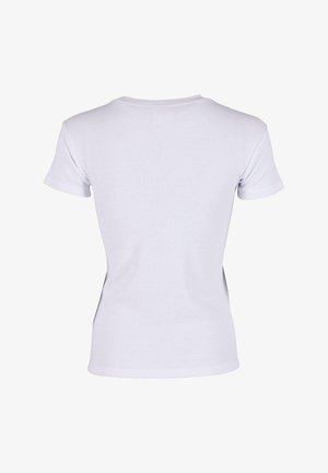 Rövid ujjú fehér bordázott póló, klasszikus kerek nyakkal és testhezálló fazonnal, puha pamut anyagból készült.