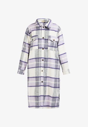 Geverfd shirtjurk in wit, paars en grijs, gemaakt van zacht materiaal. Voorzien van knoopsluiting, kraag en twee borstzakken. Lange mouwen.