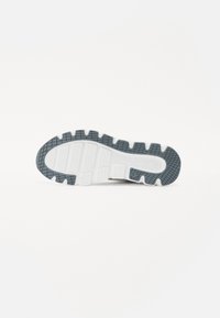 Thumbnail Image 5