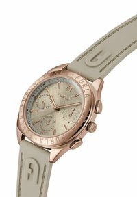 Rožinio aukso chronografas su tekstūruota šviesiai žalia dial, trimis subdialais ir minkštu smėlio spalvos silikoniniu dirželiu su įspaustu prekės ženklu.