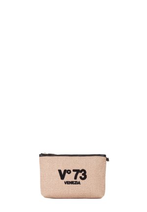 Borsa a pochette beige in tessuto intrecciato con chiusura a zip nera e logo ricamato "V°73 VENEZIA". Texture liscia con forma rettangolare.