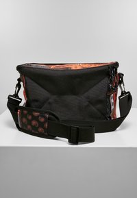 Urban Classics BANDANA PATCHWORK COOLING  - Keresztpántos táska - black orange