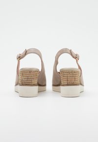 Tamaris Wedge sandals - champagner pearl