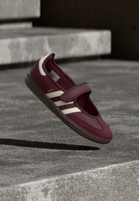 Ausgewählt, maroon/cream white/gold-coloured metallic