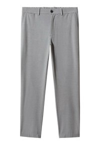 Szare spodnie o gładkiej fakturze, wyposażone w zapięcie na guzik, szlufki na pasek oraz boczne kieszenie, uszyte tak, aby dopasować się do sylwetki.