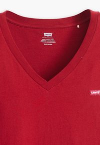 Levi's® Plus PERFECT V NECK TEE - Paprasti marškinėliai - sundried tomato