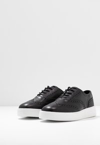 Clarks Zapatos con cordones - black