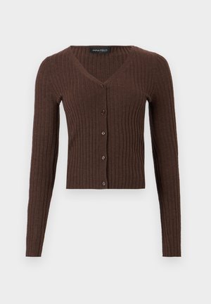 Cardigan en maille côtelée marron avec manches longues, col en V et fermeture à boutons sur le devant, étiquette de la marque "Anna Field" à l'intérieur du col.