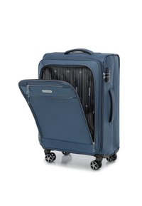 Valise bleue avec double fermeture éclair, plusieurs roues pivotantes, et une doublure intérieure rayée. Comprend une poche avant pour un accès facile.