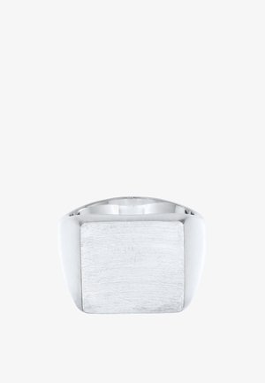 Bague en argent avec une face en métal rectangulaire brossé, bords arrondis et un anneau poli. Surface texturée sur le dessus. Finition lisse dans l'ensemble.