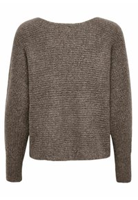 Pull en maille marron avec une finition texturée, col bateau large et coutures d'épaule abaissées. Coupe ample avec des manches longues.