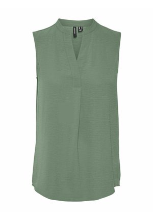 Top brez rokavov v umirjeni zeleni barvi, z V-izrezom, mehko teksturirano blago in rahlo zaobljenim robom za sproščen fit.