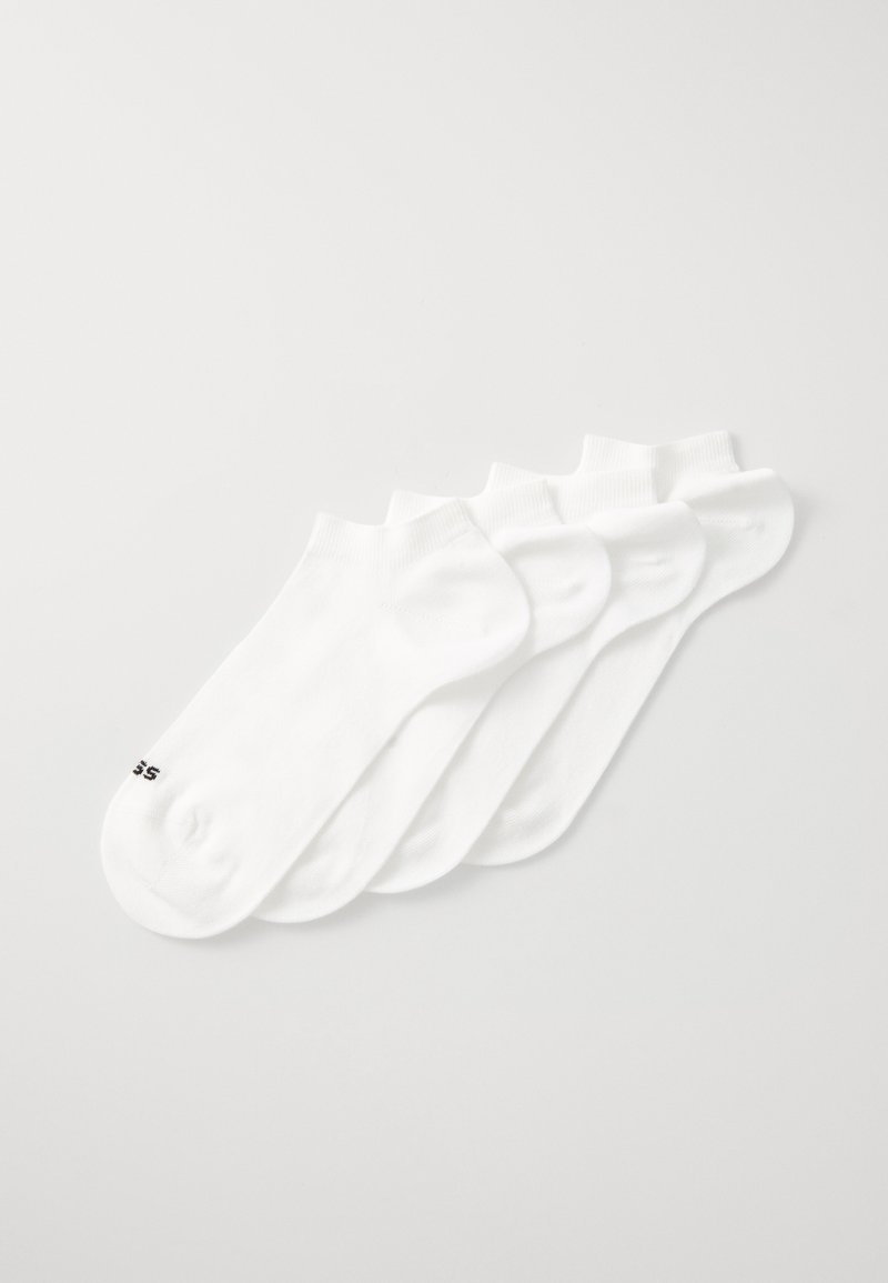 Conjunto de calcetines blancos hasta el tobillo, hechos de una mezcla de algodón, con un puño acanalado y puntera reforzada, con un pequeño logo negro en uno de los calcetines.